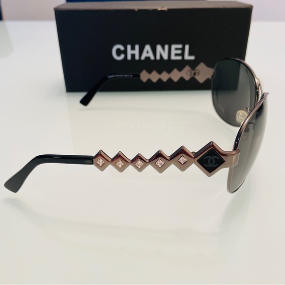Authentic Vintage Chanel Black Sunglasses with Crystals CH2045C COL.192/… - Picture 9 of 11